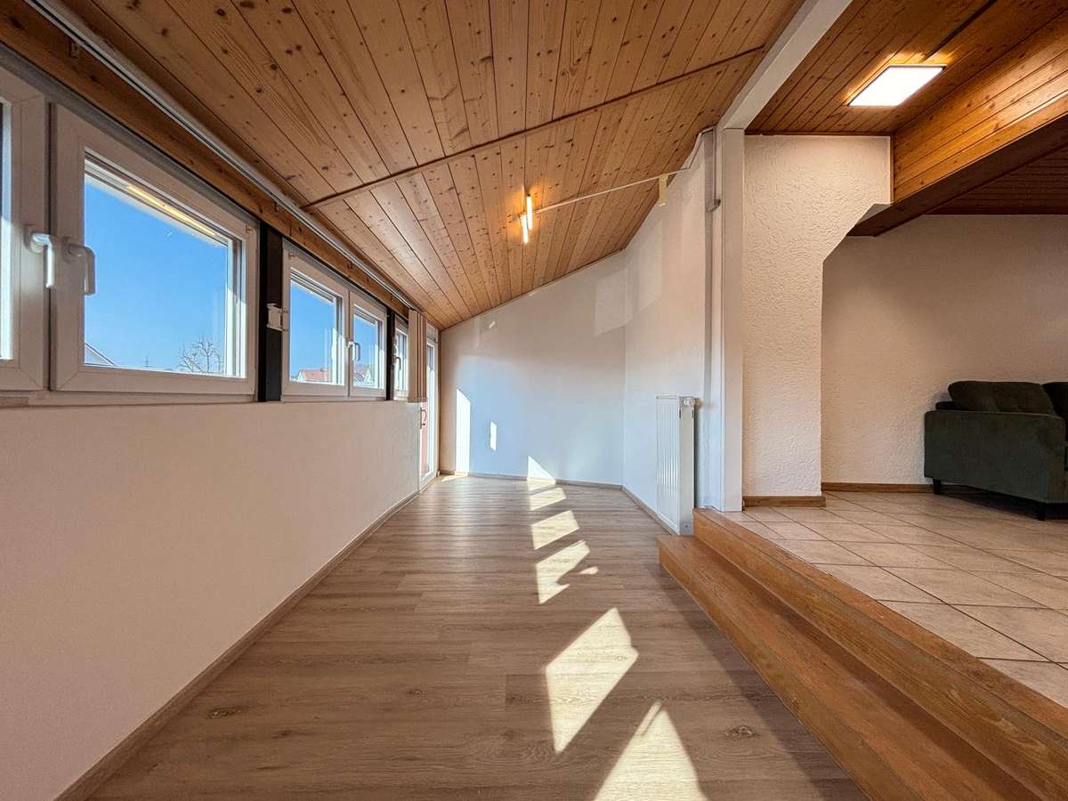 Otterbach - Reiheneckhaus mit 5 ZKB, 2,5 Bäder, Carport, Garten, Kamin - Foto 5